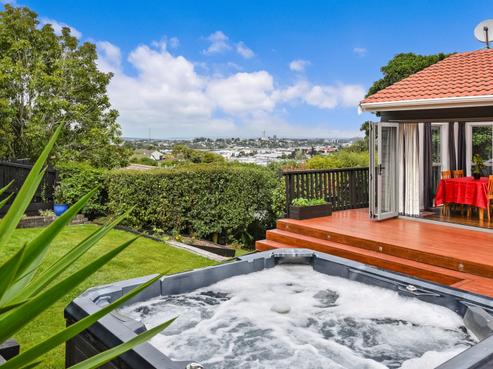 18 Cheval Drive, Totara Vale