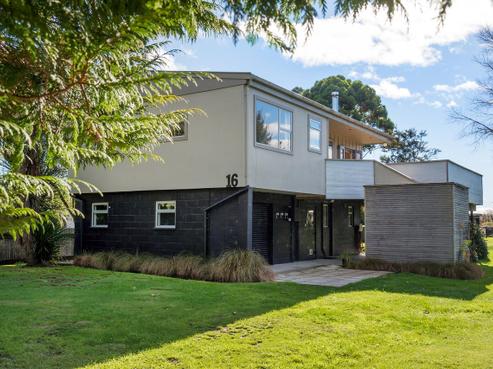 16 Raukawa Place, Lake Taupo (East)