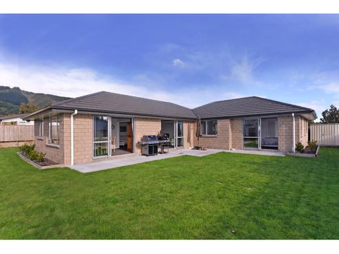 15 Fairose Drive, Richmond