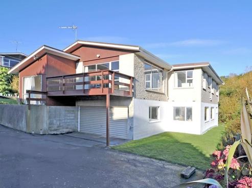 134 Larnach Road, Waverley