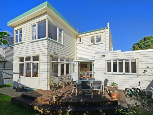 9A Marina Grove, Central Hutt