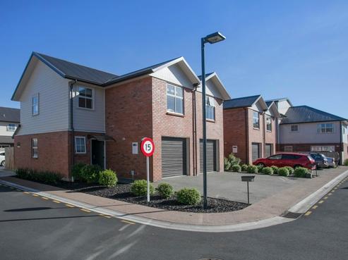 8 Chiefs Court, Hamilton East