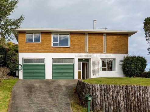 18 Tiverton Crescent, Whalers Gate
