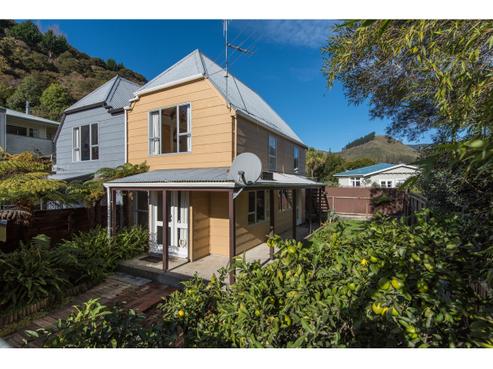 2/31 Brook Street, The Brook