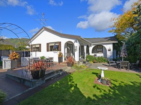 48 Mcenroe Grove, Naenae