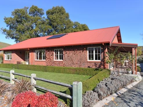 6 Genia Drive, Wakefield