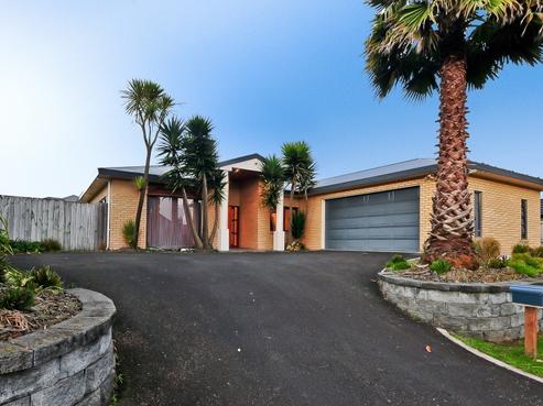71 Huntington Drive, Huntington
