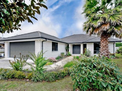 17 Rosewood Court, Huntington