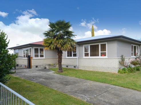 83 Clarence Cox Crescent, Pirimai