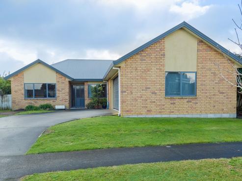 12 Saxon Woods Drive, Rototuna North