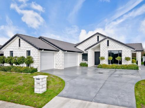 196 Saint James Drive, Huntington