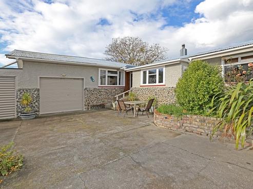 16 Holden Avenue, Haumoana