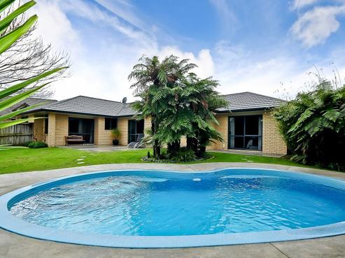 74 Saint James Drive, Huntington