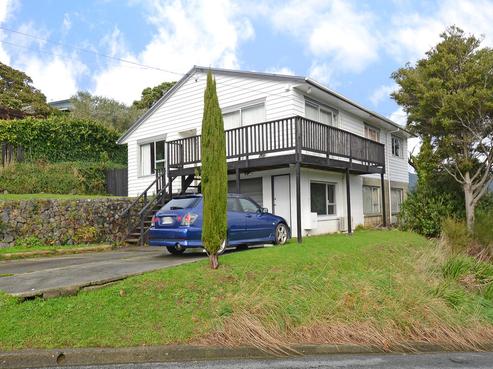 5 Castle Crescent, Stokes Valley
