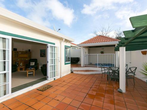 1 Ashmore Drive, Frankleigh Park