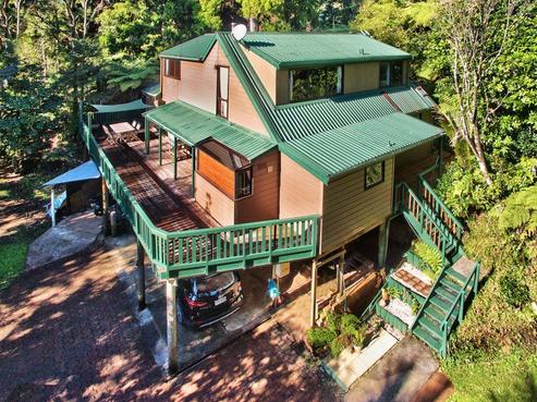 37 Longfellow Parade, Titirangi