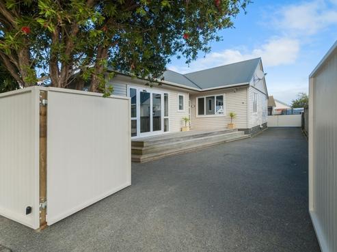 10 Hall Crescent, Epuni