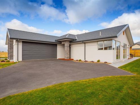 24 Oaks Drive, Lincoln