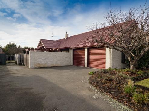 8 Churchill Avenue, Allenton