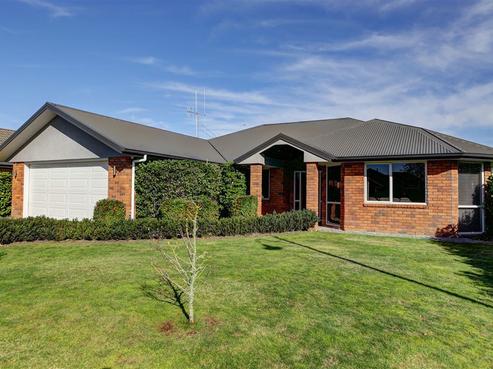 15 Whitford Place, Rototuna North