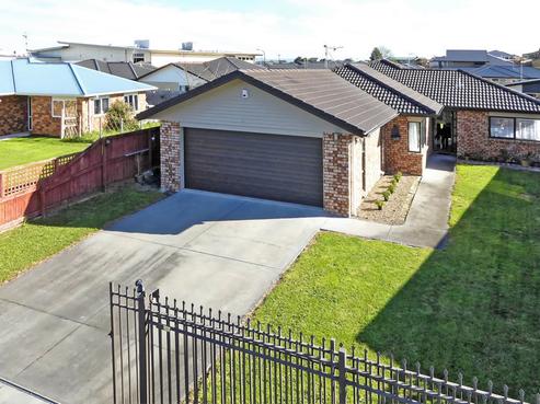 9 Landmark Court, Huntington