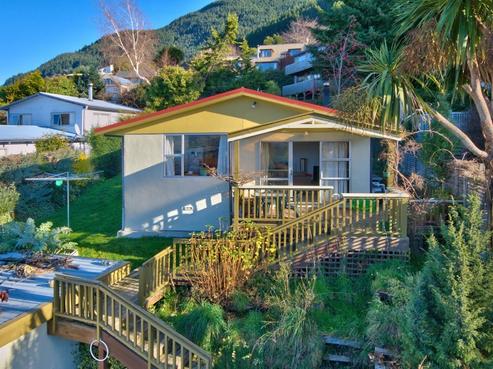 30 Avalon Crescent, Fernhill/Sunshine Bay