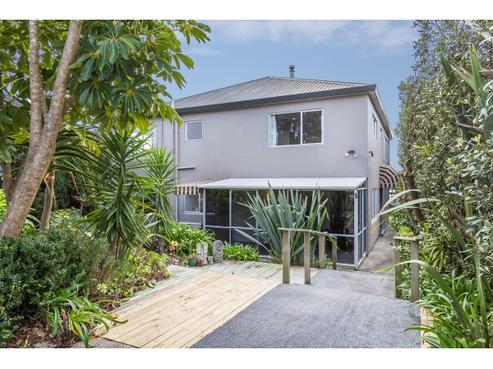1372 Whangaparaoa Road, Army Bay