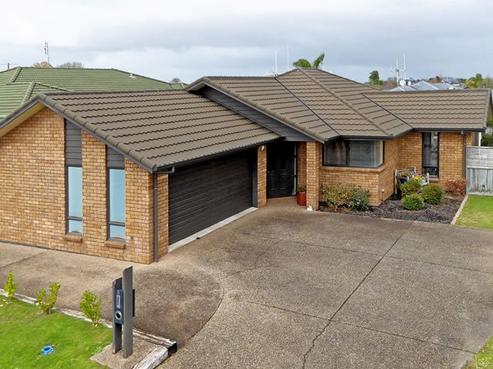 11 Thomas Road, Huntington