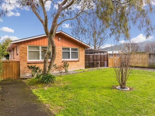2 Maoribank Grove, Brown Owl