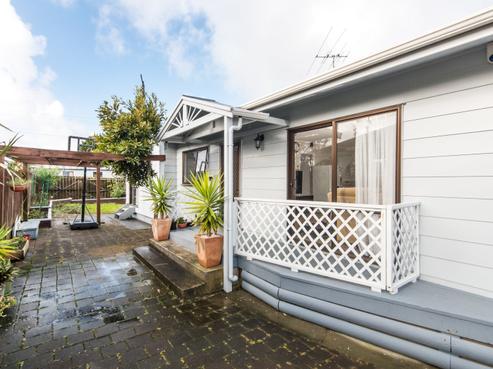 1/66 Saint Leonards Road, Kelston