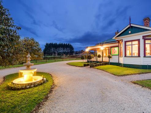 154 Logan Road, Buckland