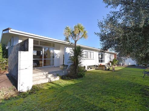 2 Neale Avenue, Stoke