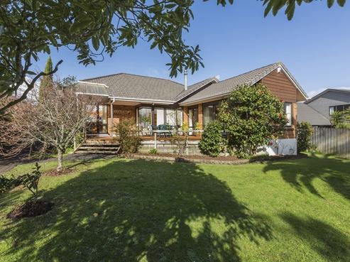 17 Meadowland Drive, Somerville