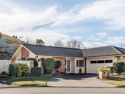 16 Webb Place, Taradale