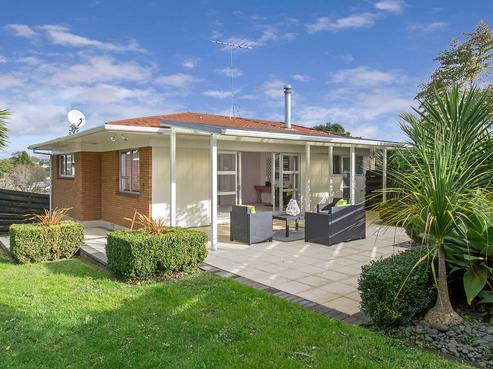 6 Hartles Place, Mellons Bay