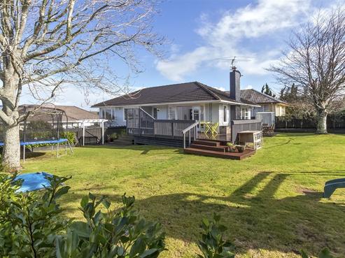 18 Bleakhouse Road, Howick