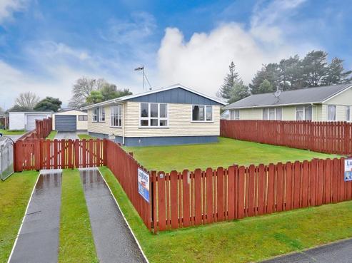 5 Magee Place, Chartwell