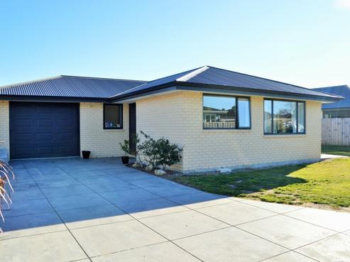 2/6 Church Street, Amberley