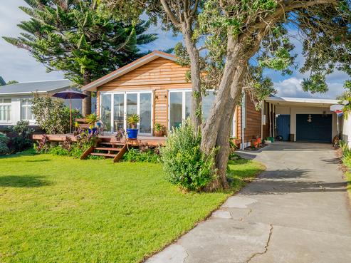 55 Marine Parade, Paraparaumu Beach