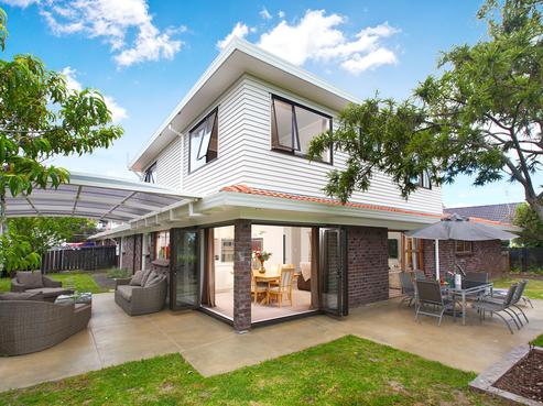 2/4 Malloy Place, Eastern Beach