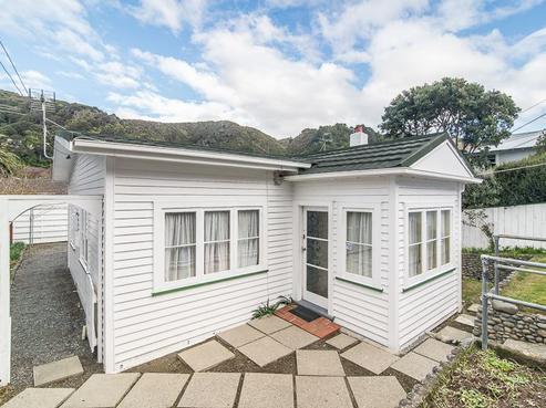 49 Pukatea Street, Eastbourne