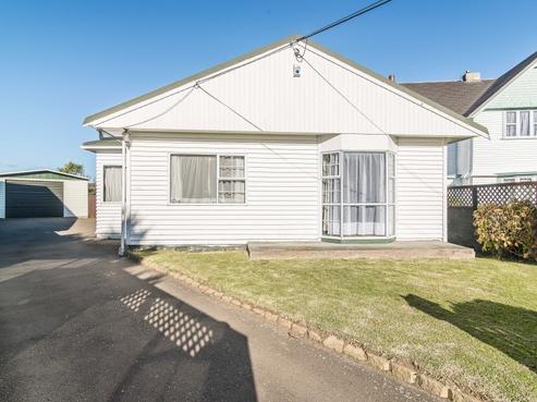 42 Puru Crescent, Lyall Bay