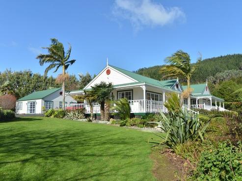 454 Crane Road, Kauri
