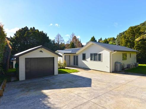 25 Tane Road, Laingholm