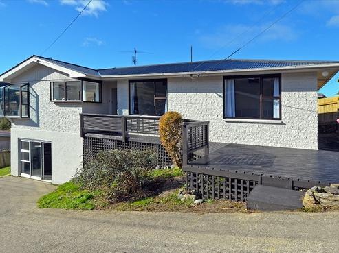 16 Delphic Street, Sawyers Bay