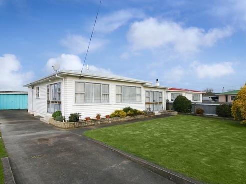 17 Churchill Avenue, Feilding