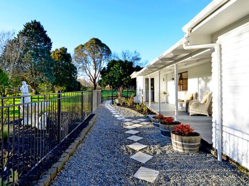 1090 Old North Road, Waimauku