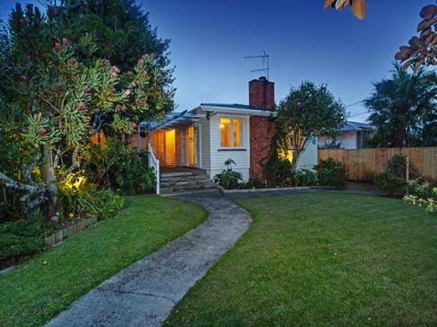 73 Cobham Crescent, Kelston