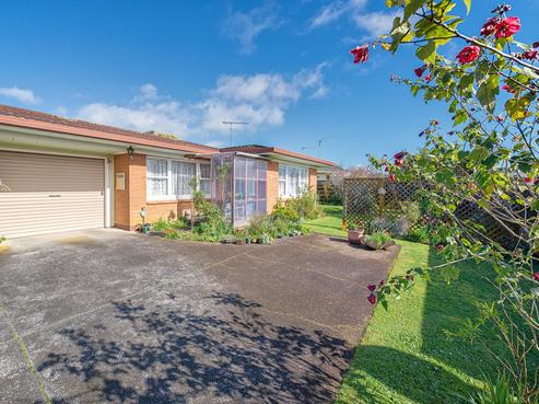 2/193 Queen Street, Pukekohe