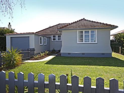 1206 Willowpark Road North, Mayfair